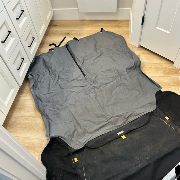 Kurgo Charcoal Cargo Cape - Picture 2 of 2